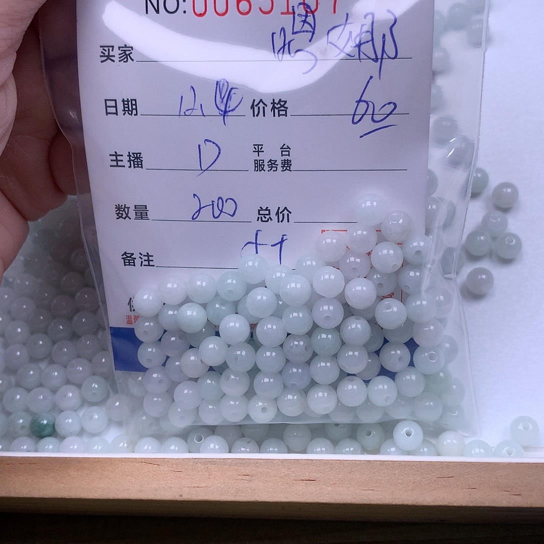 嗯***哪翡翠未镶嵌手链翡翠