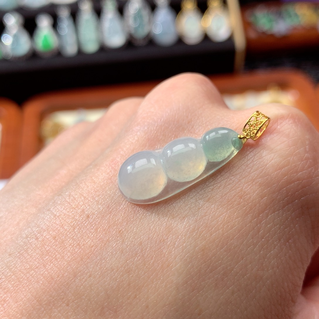 翡翠颈饰18K金镶嵌翡翠