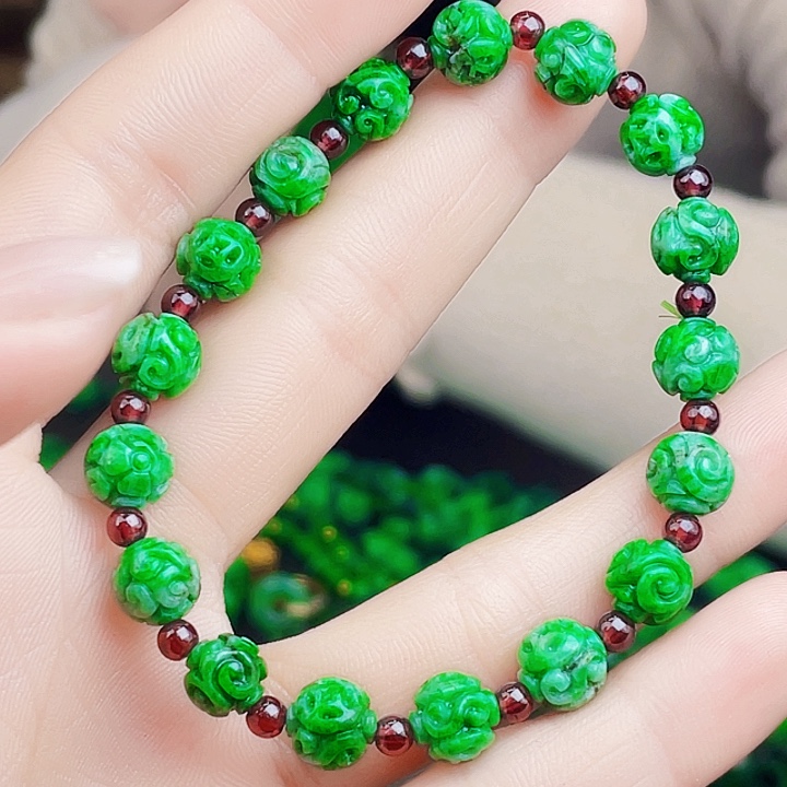 翡翠未镶嵌颈饰多样性