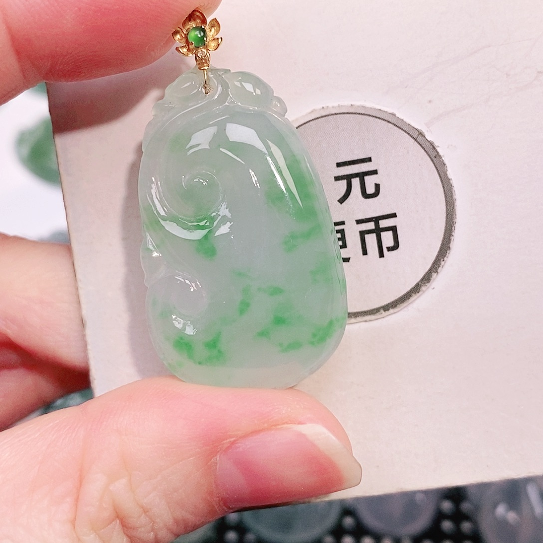 翡翠18K金镶嵌颈饰