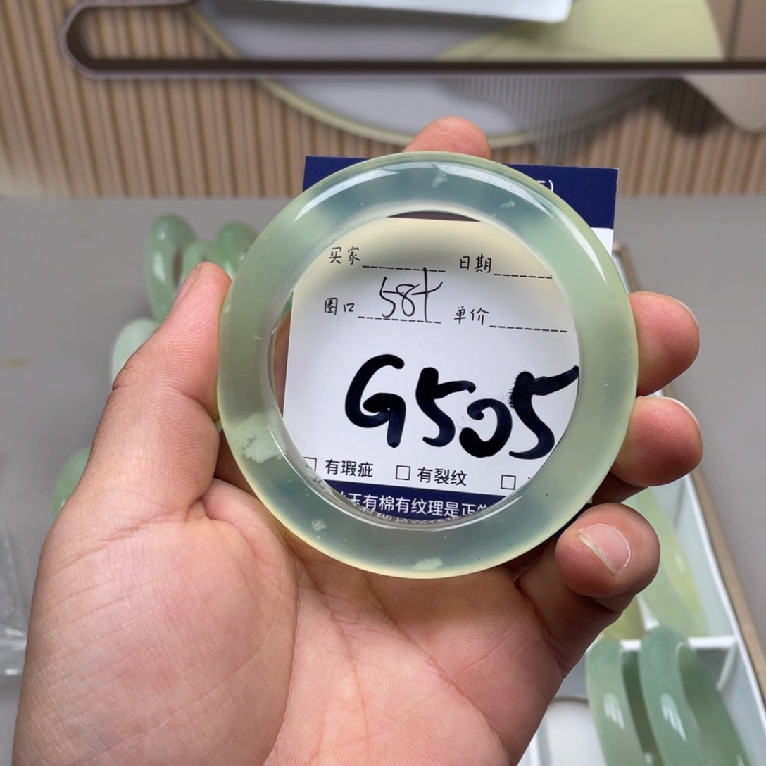 岫玉手镯手镯未镶嵌