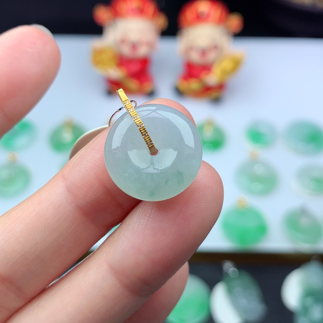 翡翠颈饰18K金镶嵌翡翠