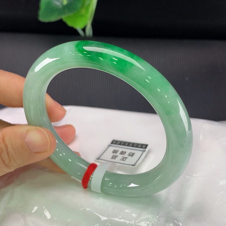 翡翠未镶嵌手镯圆条57