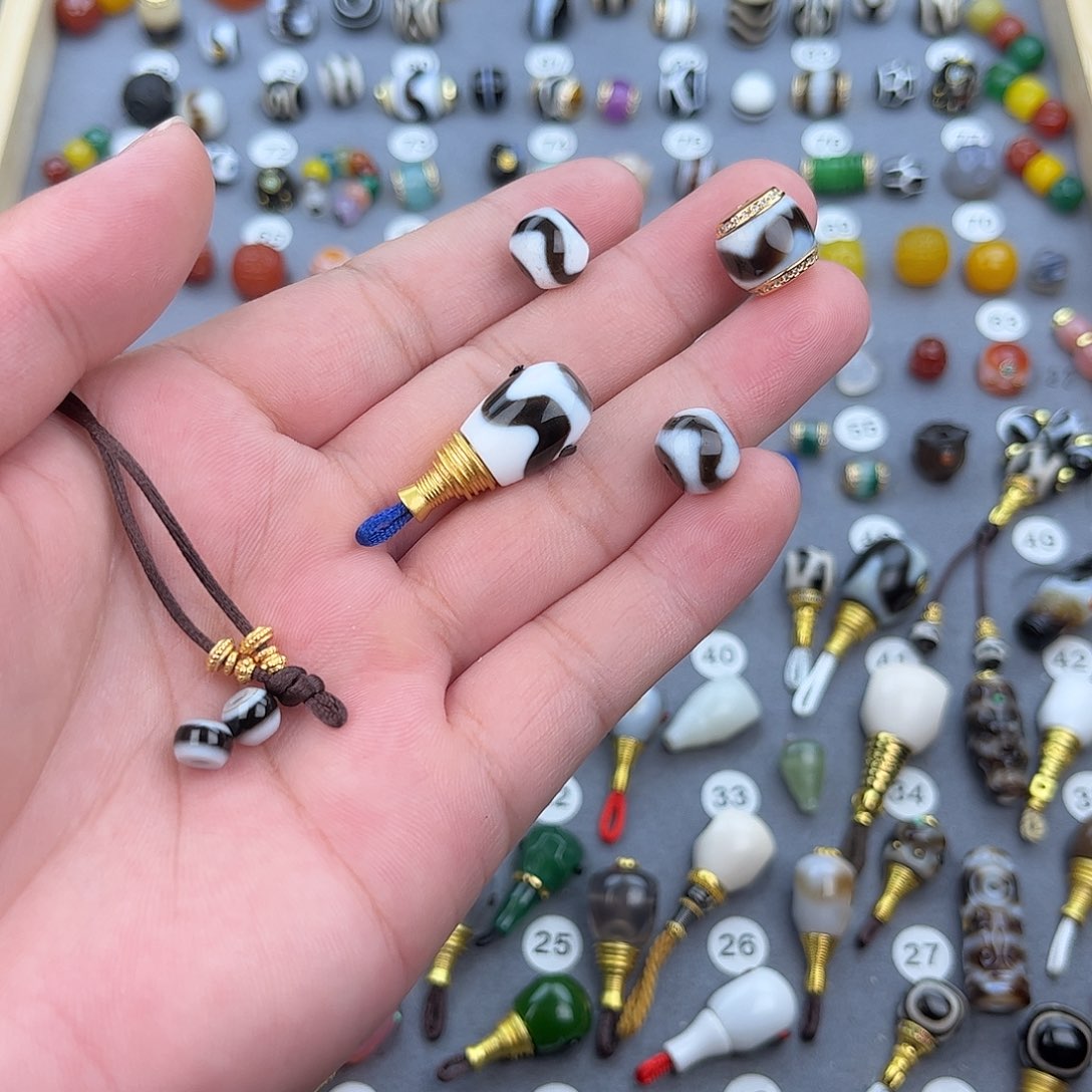 玛瑙/玉髓饰品未镶嵌M***?