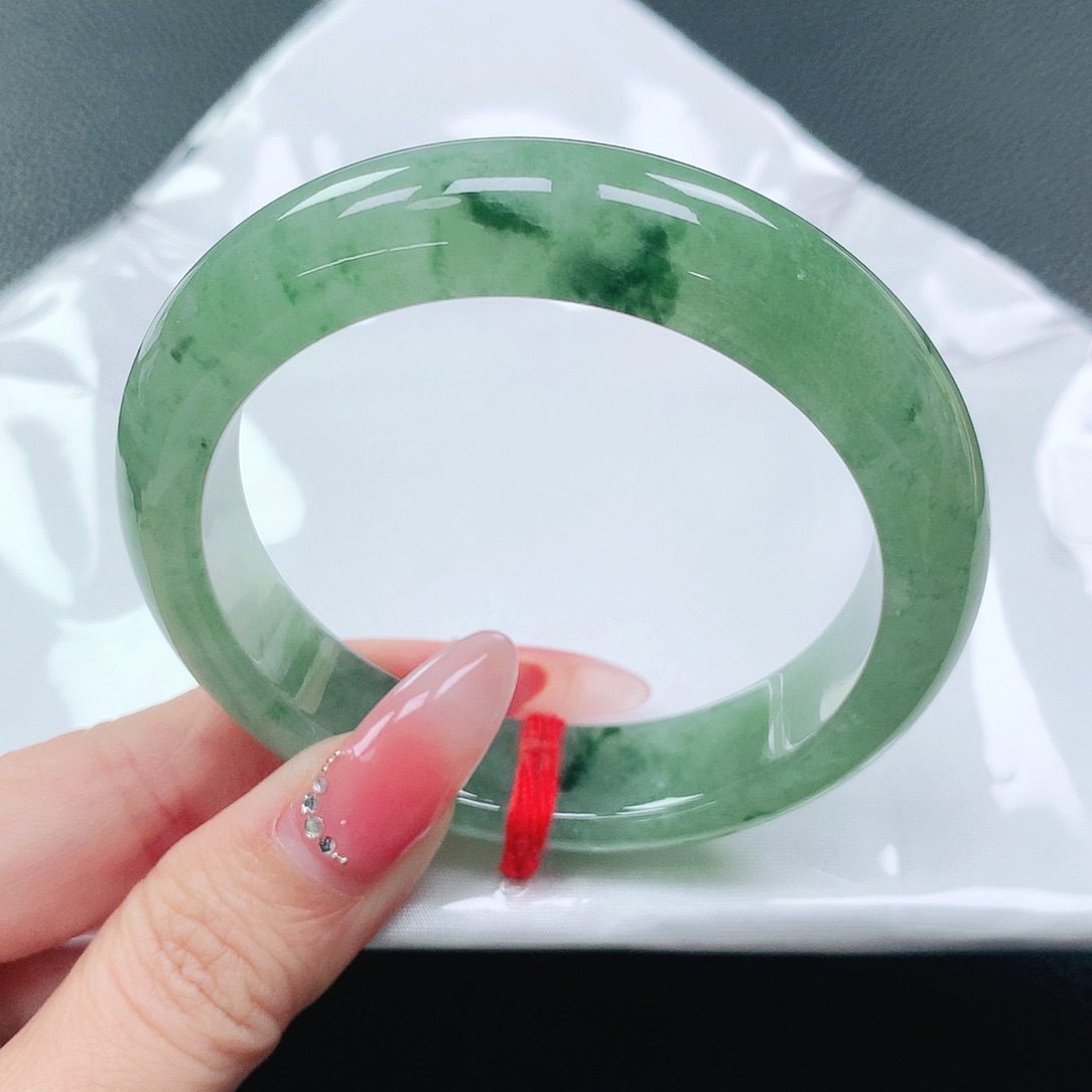 翡翠手镯未镶嵌55圈