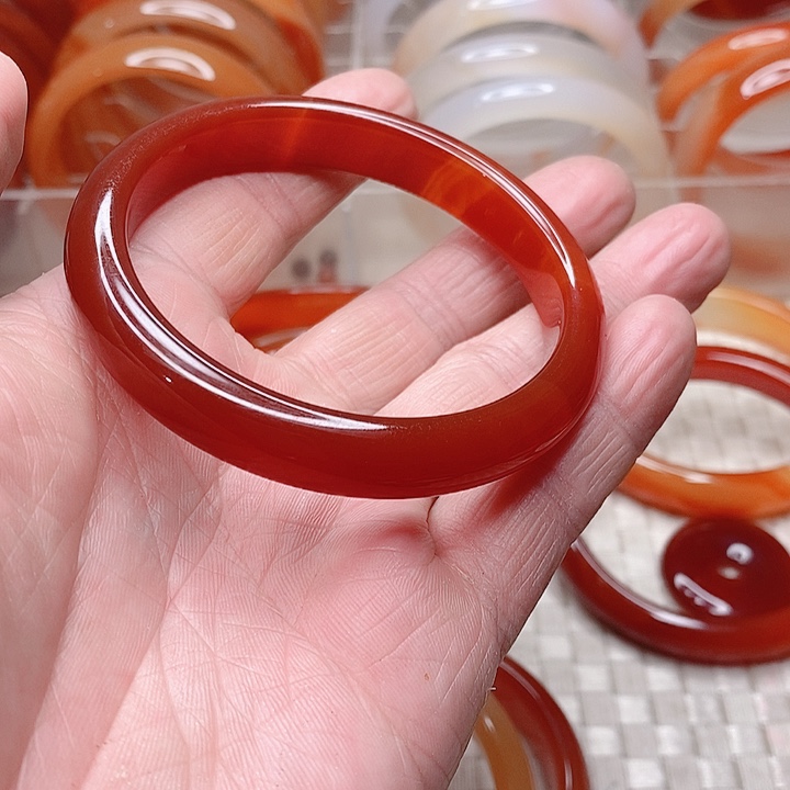 玛瑙/玉髓手镯未镶嵌小**?