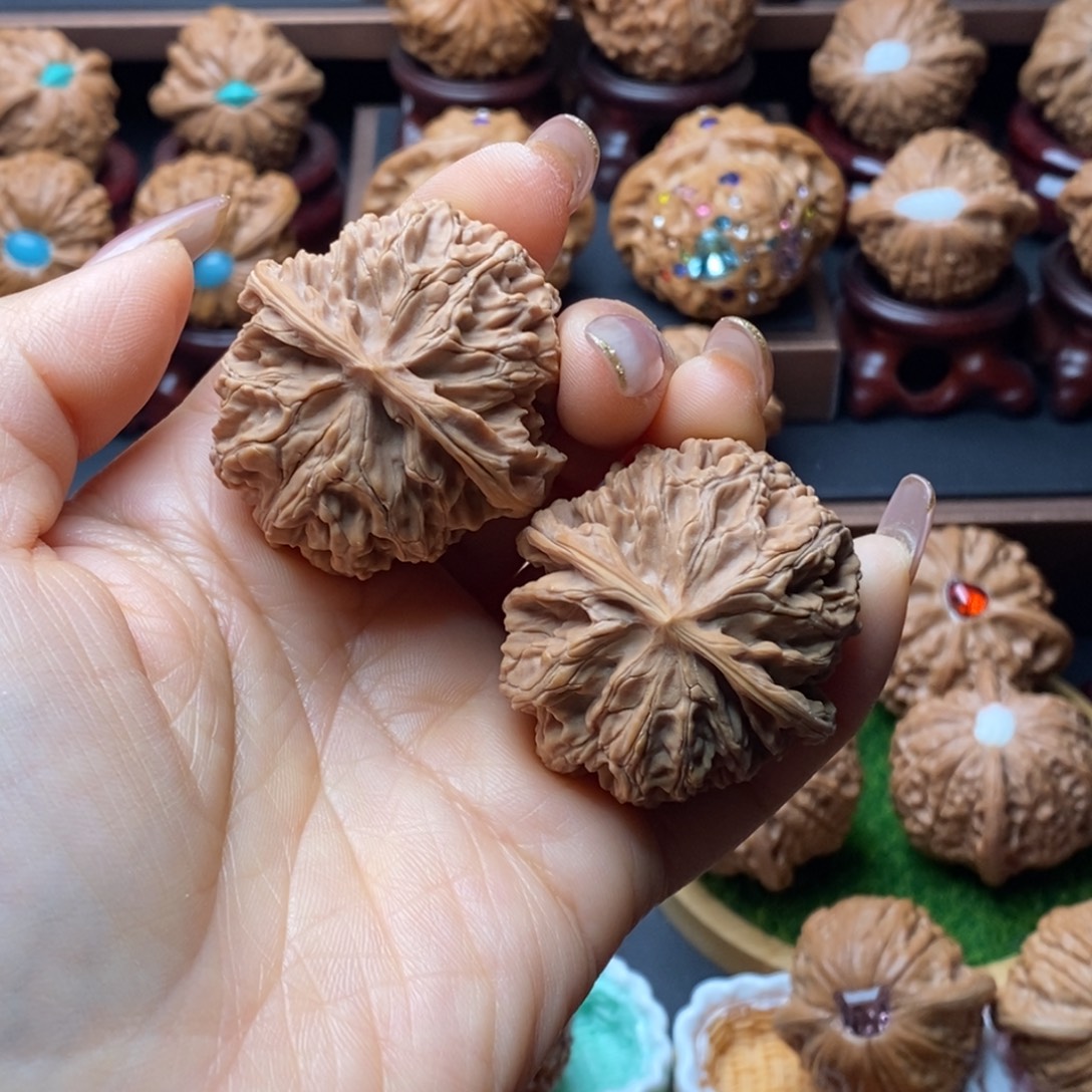 小***烂文玩核桃吊坠苹果园