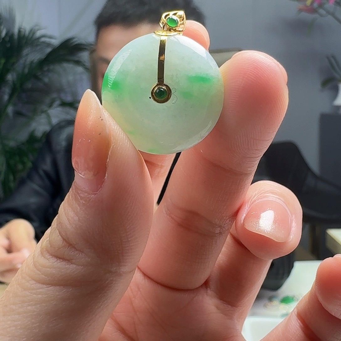 翡翠吊坠(不含链)18K金镶嵌天然