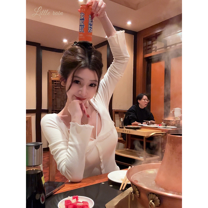 小雨姐姐【旋香丝语】时尚设计感大领口T恤女一体懒人穿搭休闲打底