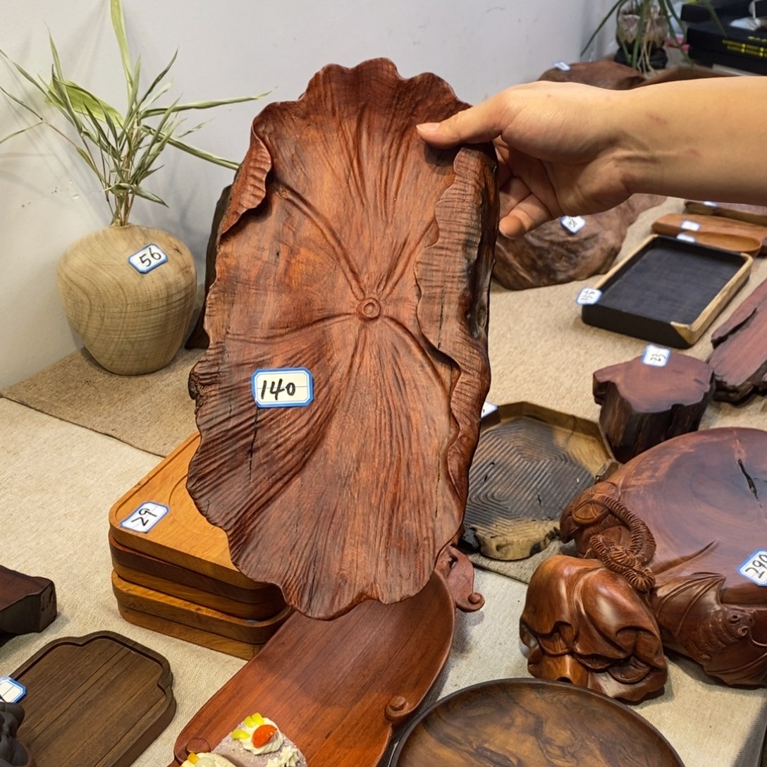 用***4缅花雕刻荷叶果盘