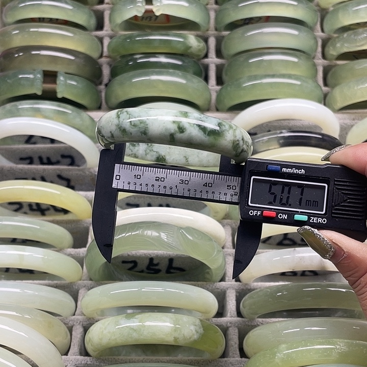 蛇纹石玉未镶嵌手镯243