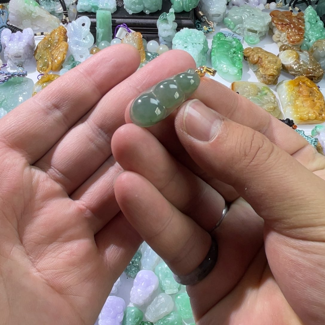 翡翠颈饰未镶嵌天然