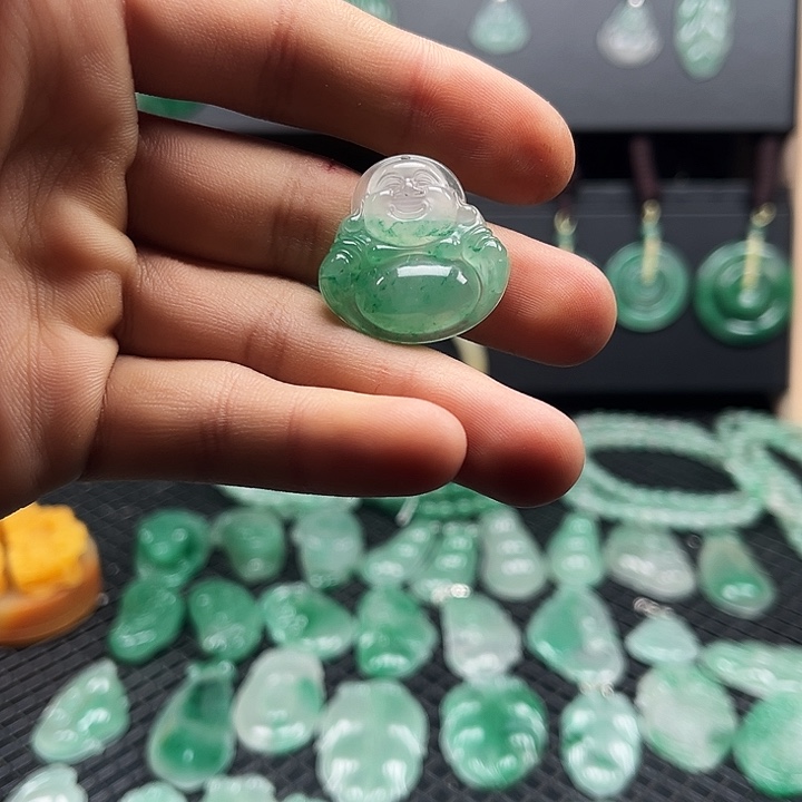 石英质玉（非洲翠）合金颈饰