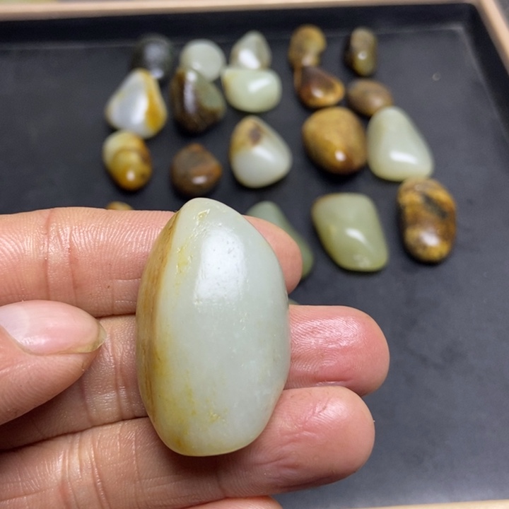 美***然和田玉（糖玉）未镶嵌珠宝奇石