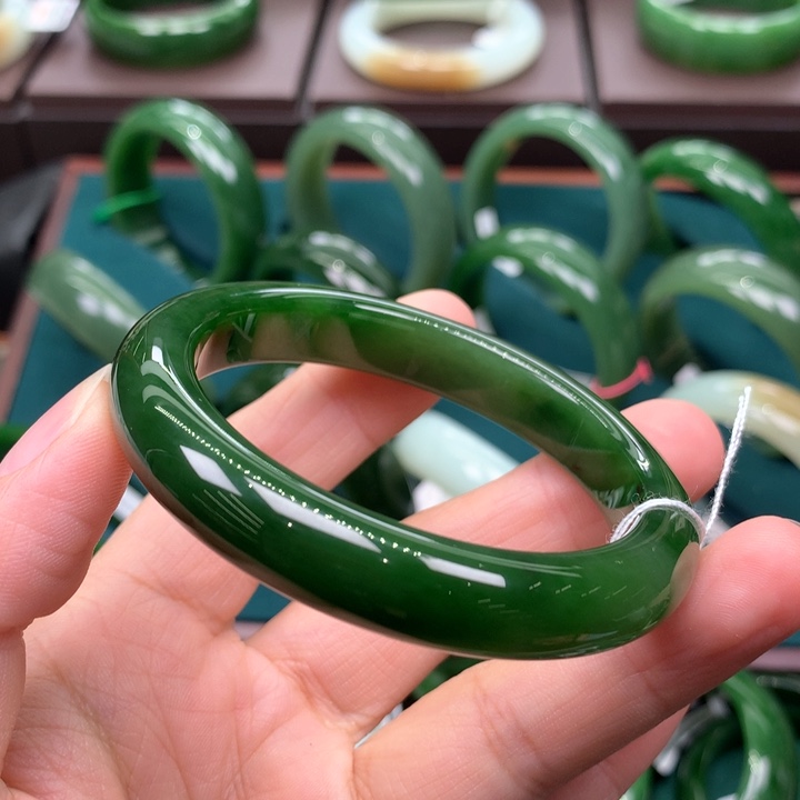 未镶嵌手镯和田玉（碧玉）