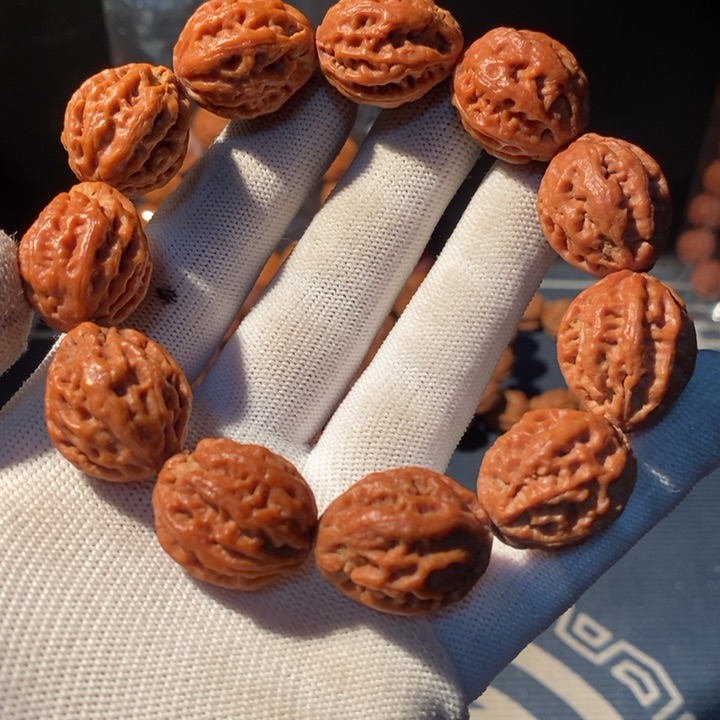 文玩核桃手串……62