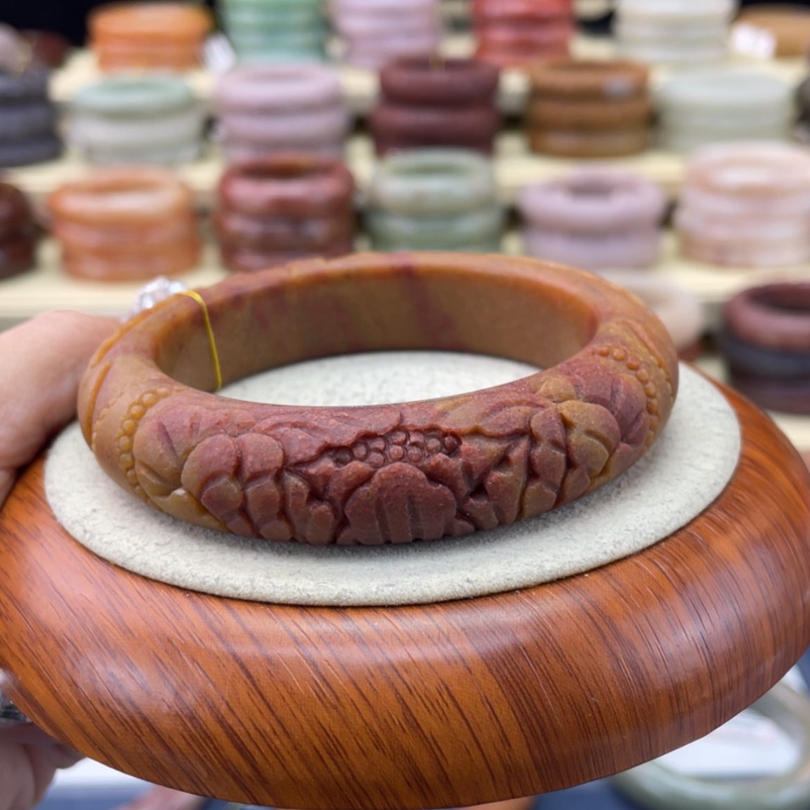 【闪购商品】石英质玉手镯未镶嵌梦***牛