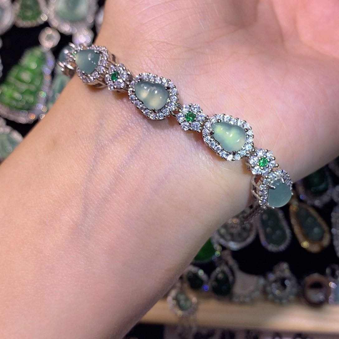 海***豹翡翠未镶嵌颈饰天然