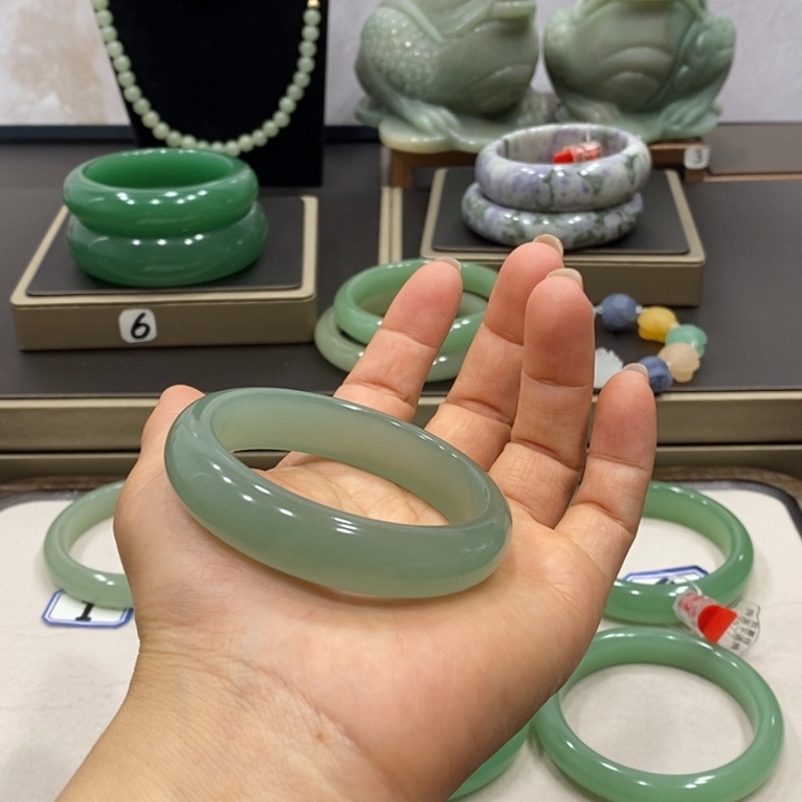 东陵石手镯未镶嵌白*