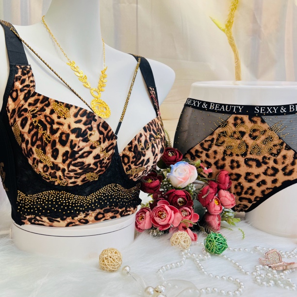 性感宝贝 大胸显小蕾丝薄款调整型文胸