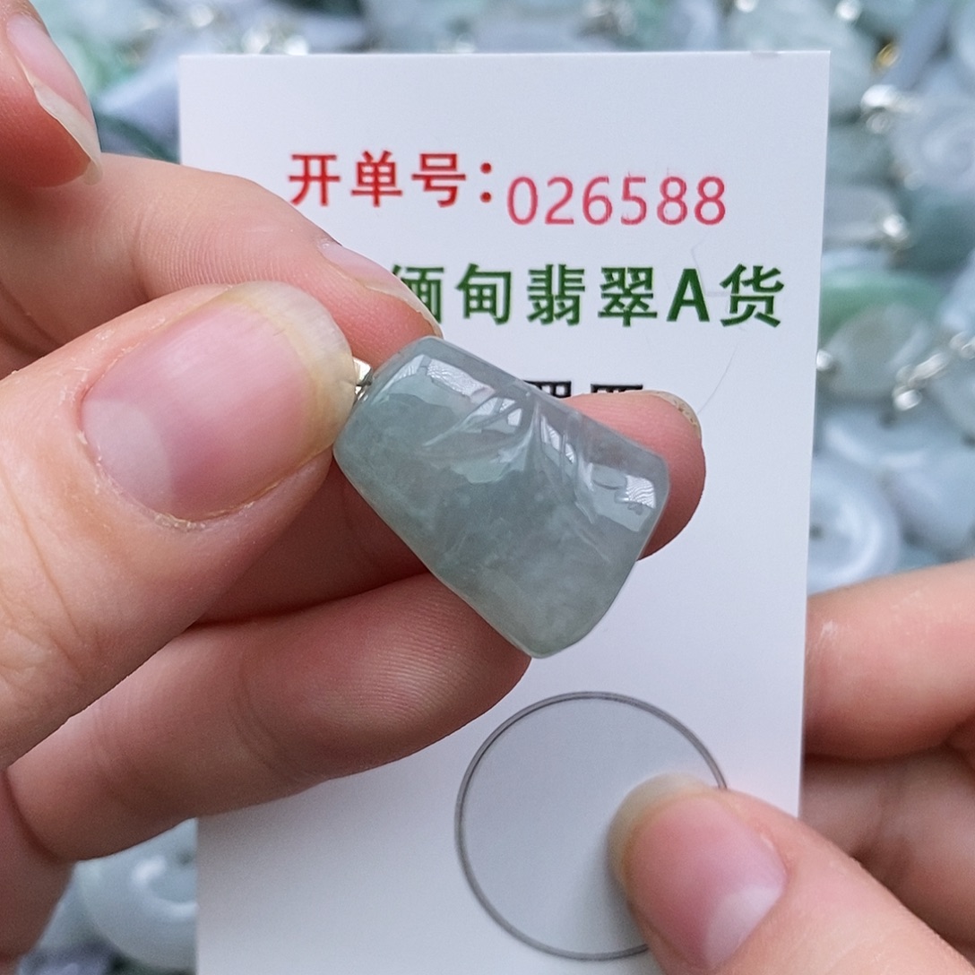 翡翠未镶嵌颈饰111