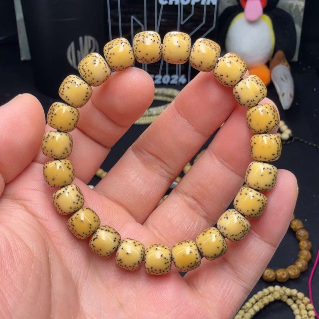 星月菩提吊坠9.7原白鸡油黄金标款