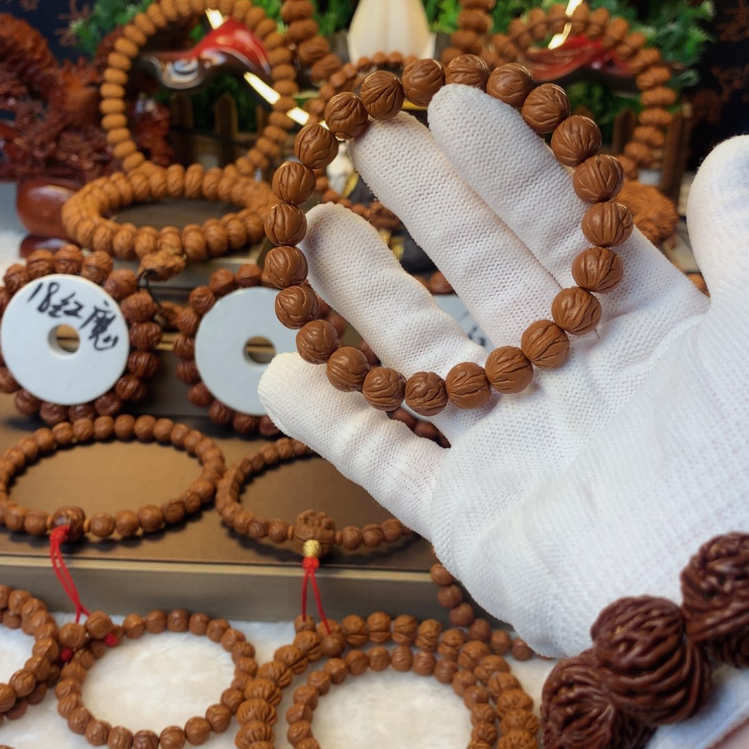 桃核吊坠一**一秦岭龙纹