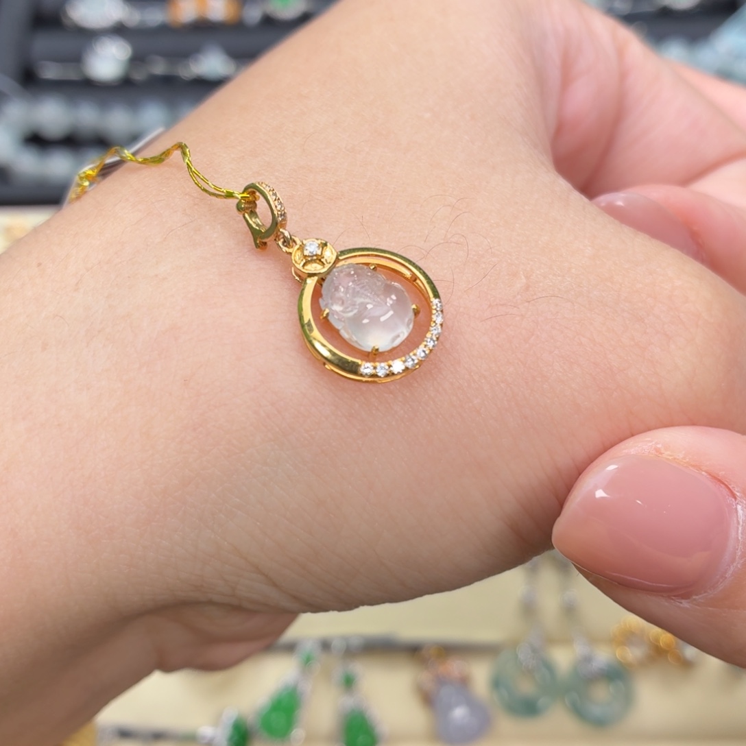 翡翠18K金镶嵌颈饰