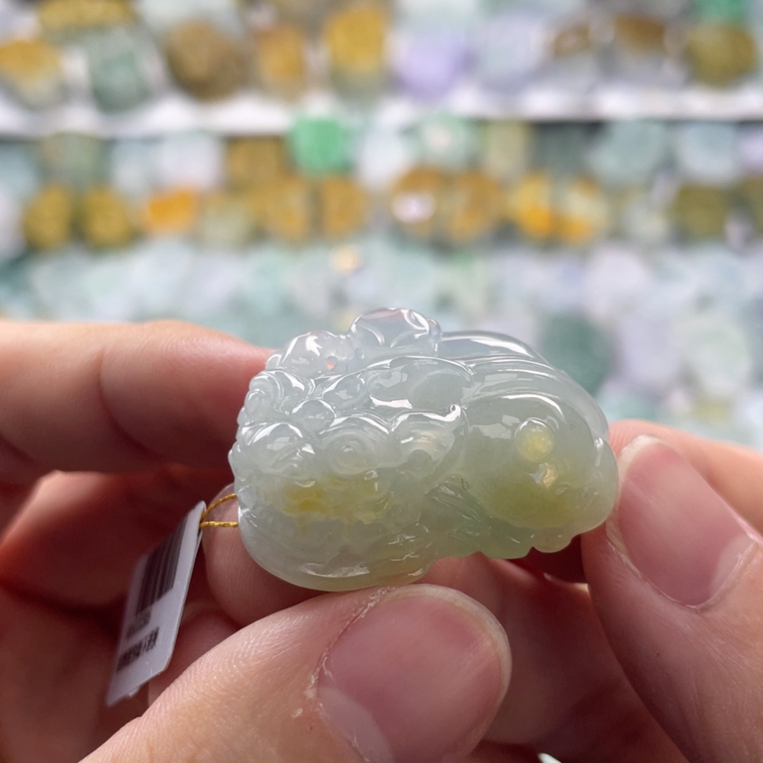 可***限翡翠未镶嵌颈饰貔貅