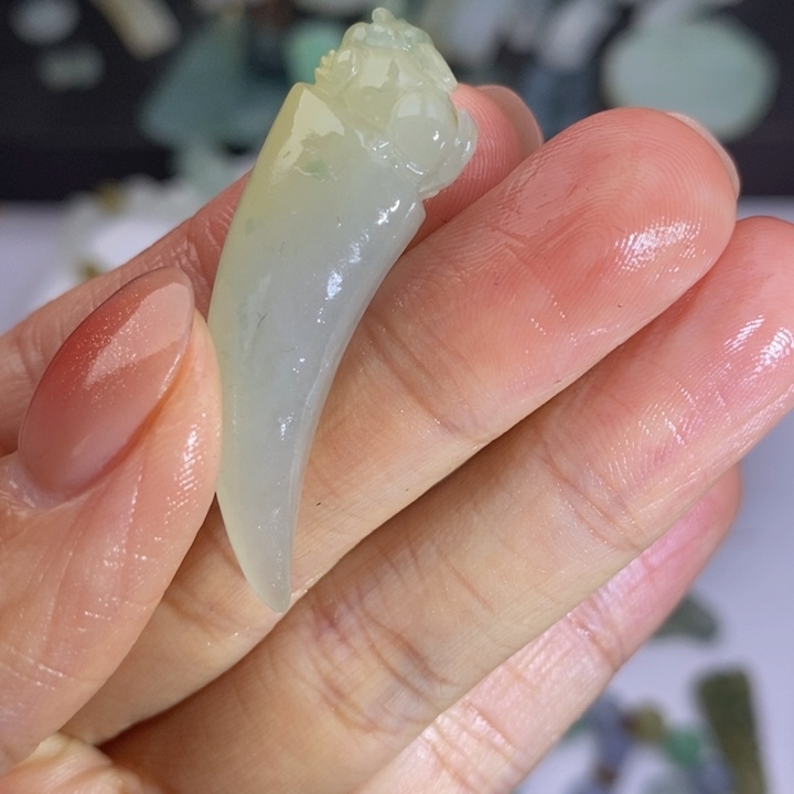 定制翡翠未镶嵌龙牙