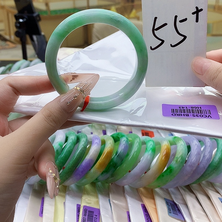 屁***屁翡翠未镶嵌手镯mm