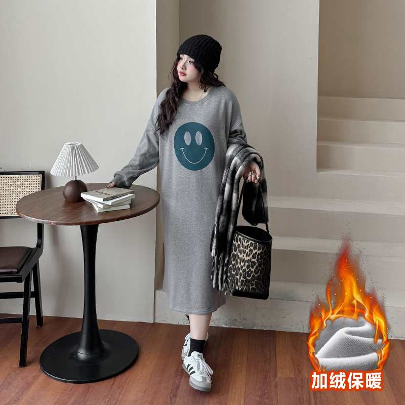 A1759大码女装【慵懒笑脸卫衣裙】早春圆领印花长款遮肚加绒连衣裙