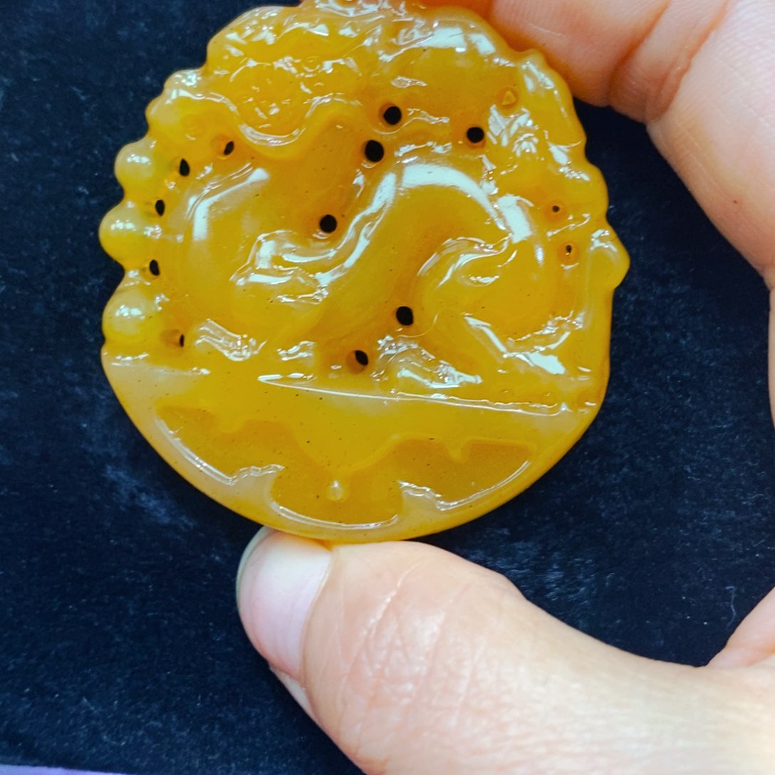 未镶嵌石英质玉（黄龙玉）颈饰