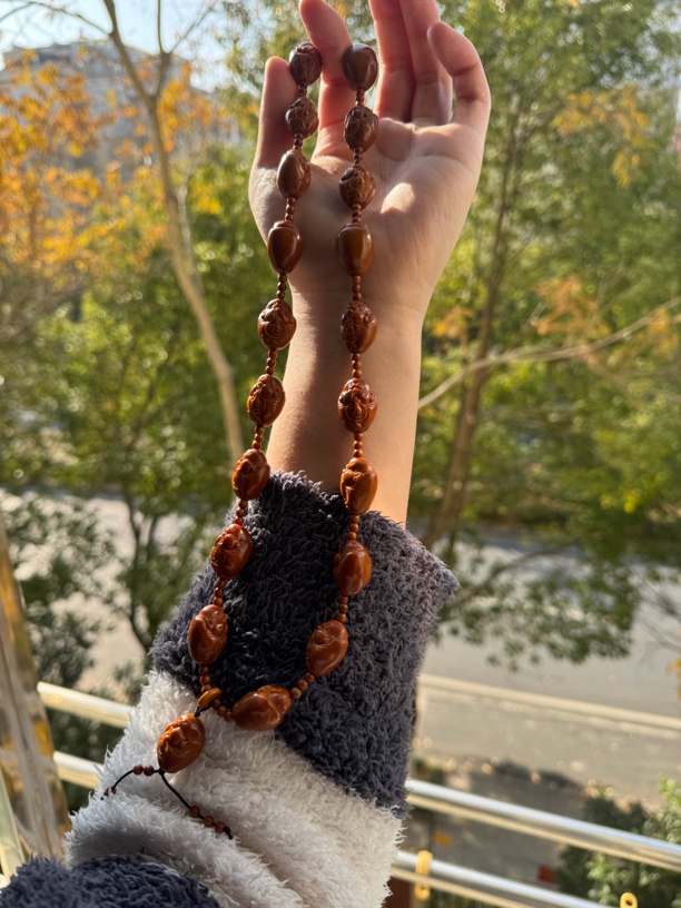 橄榄核核雕尺寸16一心向佛手工文玩手串手持挂件精品核雕核质红润