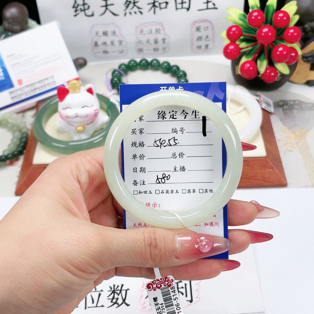 和田玉手镯未镶嵌