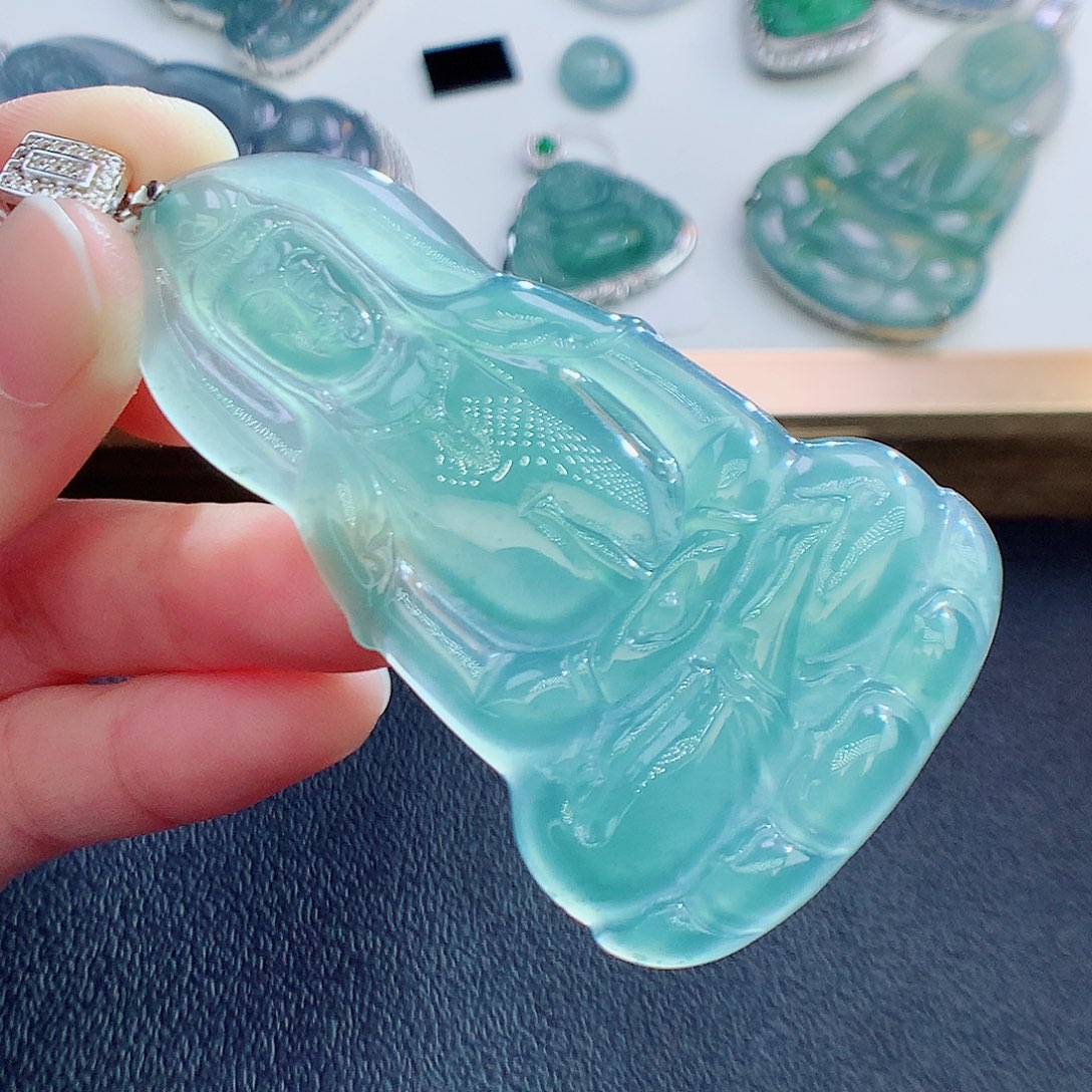 翡翠挂件未镶嵌翡翠