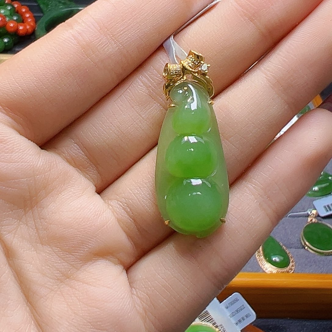 和田玉18K金镶嵌吊坠(赠链)