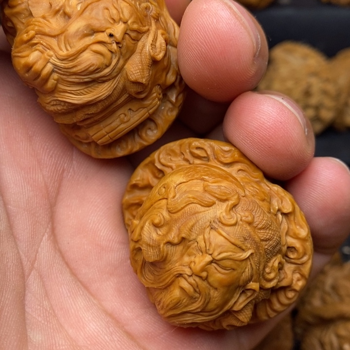 文玩核桃把件岁***草关公