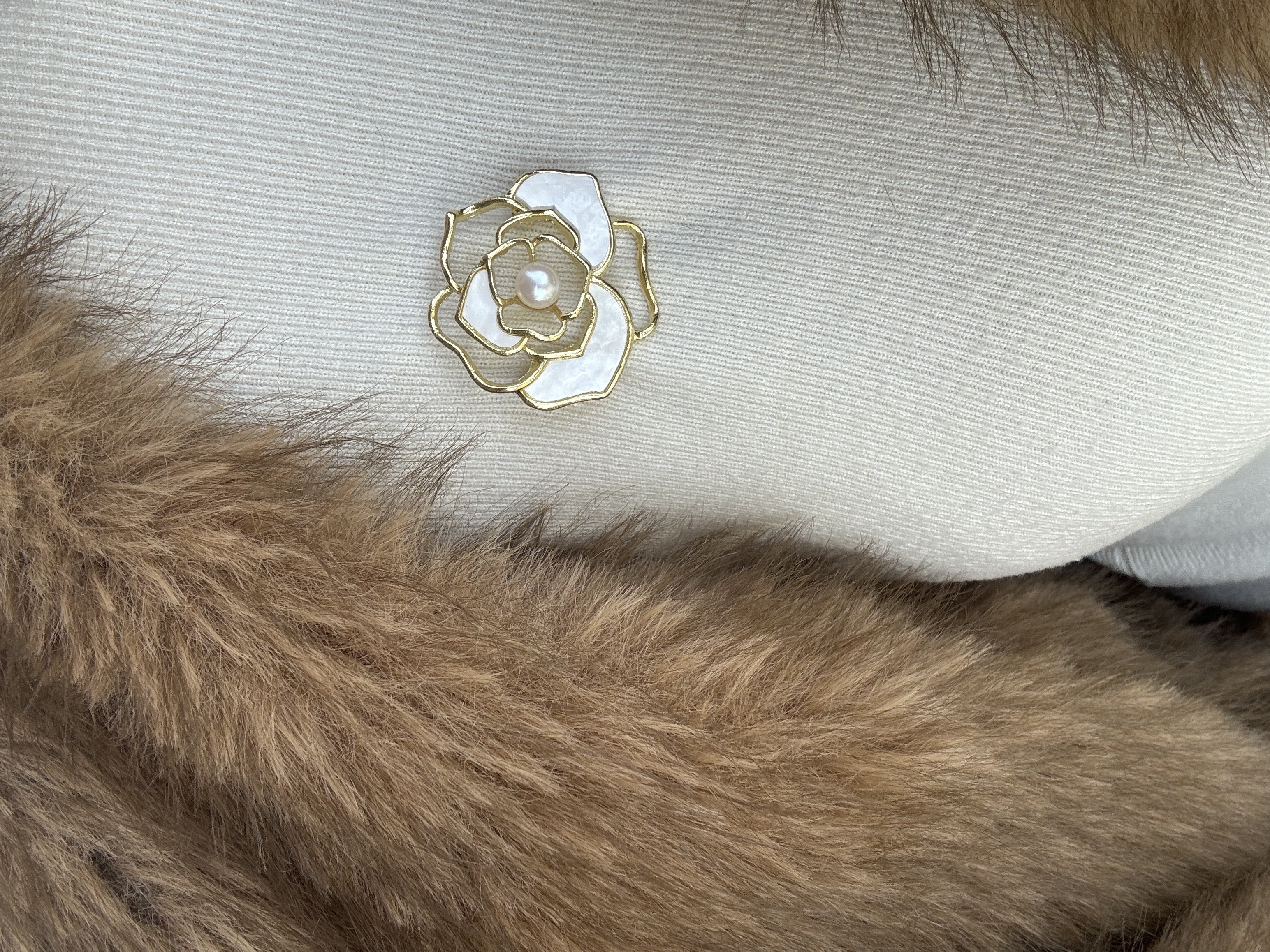 天然淡水珍珠 山茶花胸针