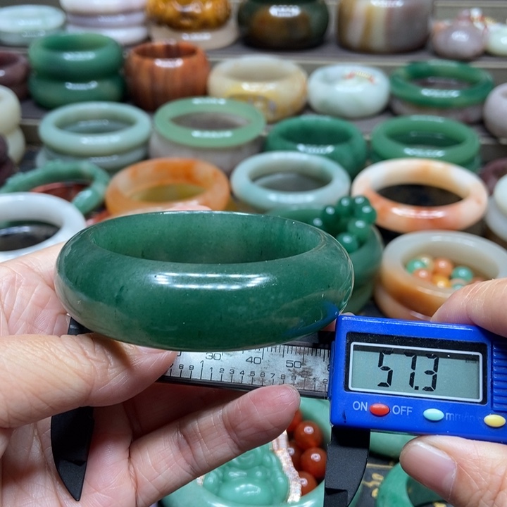 石英质玉手镯未镶嵌