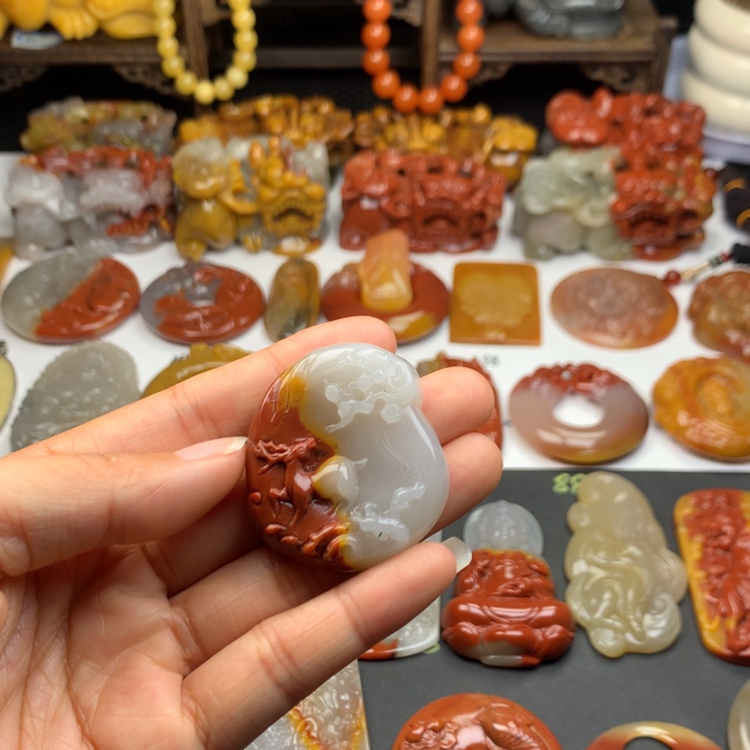 石英质玉（黄龙玉）未镶嵌挂件