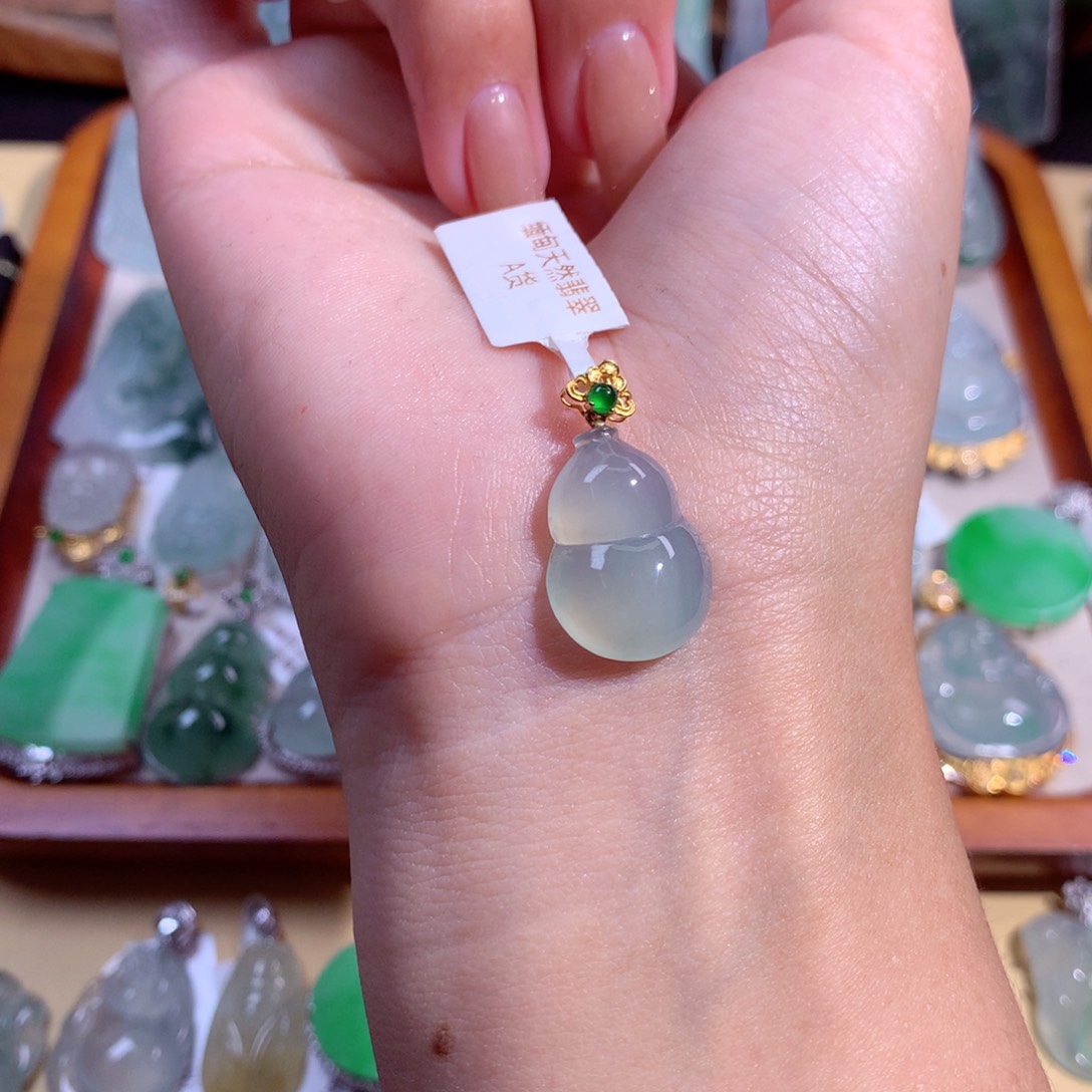 翡翠吊坠(不含链)18K金镶嵌