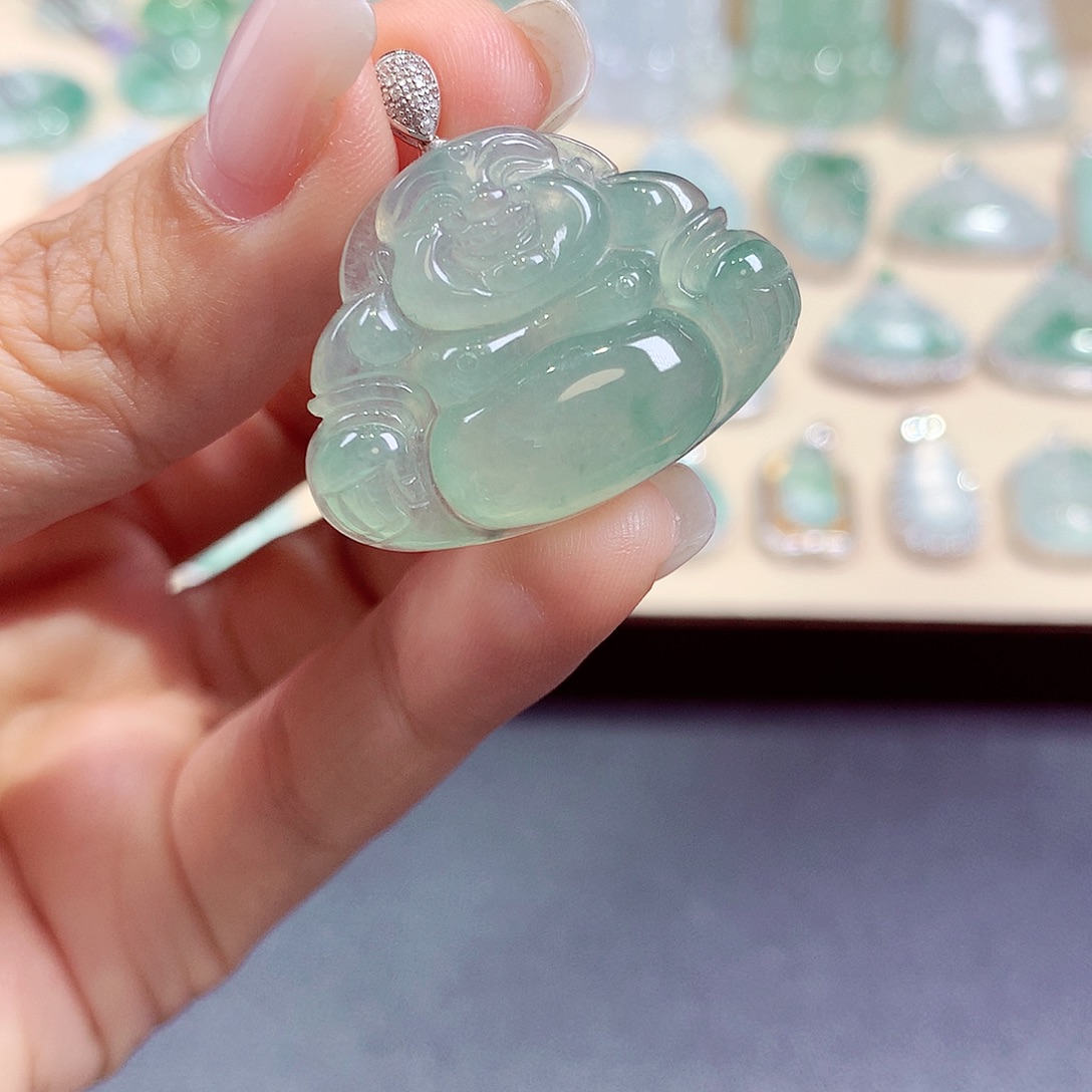 翡翠18K金镶嵌颈饰翡翠