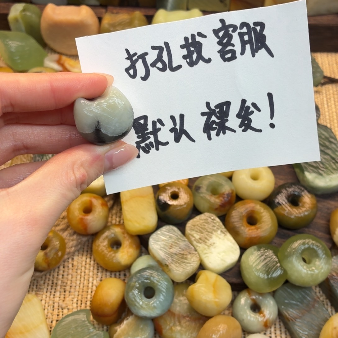 ，***蛇纹石玉未镶嵌颈饰