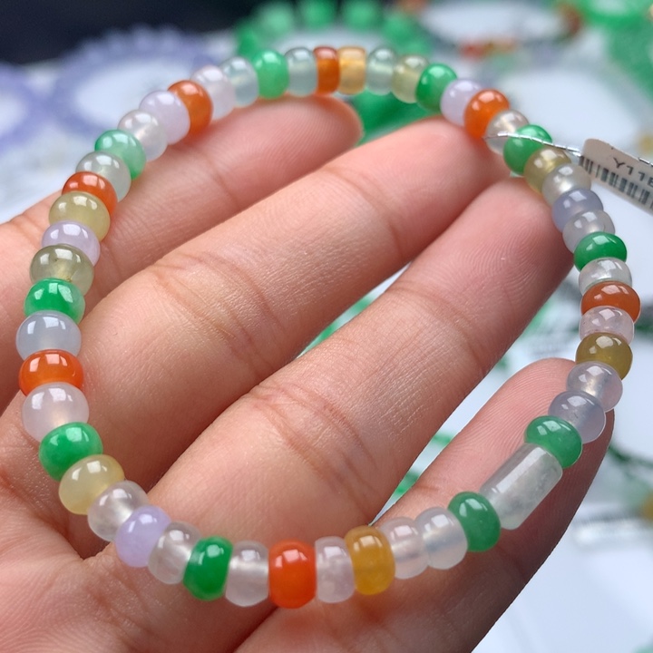 翡翠手镯未镶嵌卡