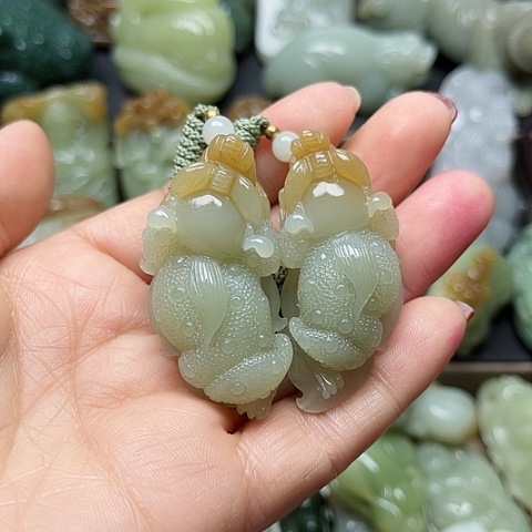 颈饰未镶嵌和田玉蓝**末