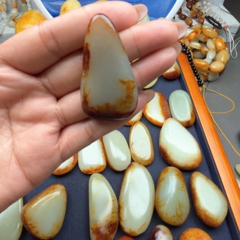 和田玉颈饰未镶嵌