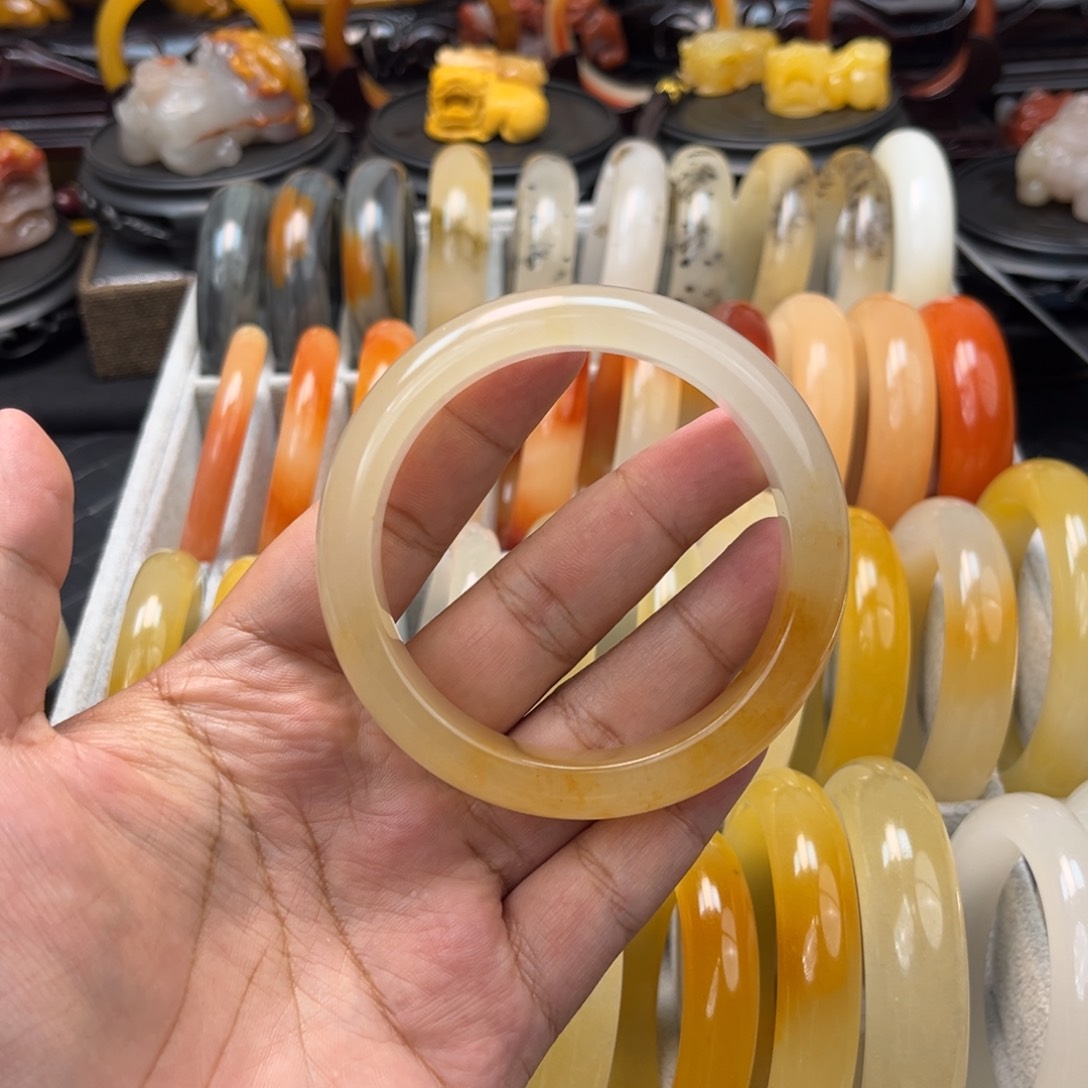 石英质玉（黄龙玉）手镯未镶嵌路***子