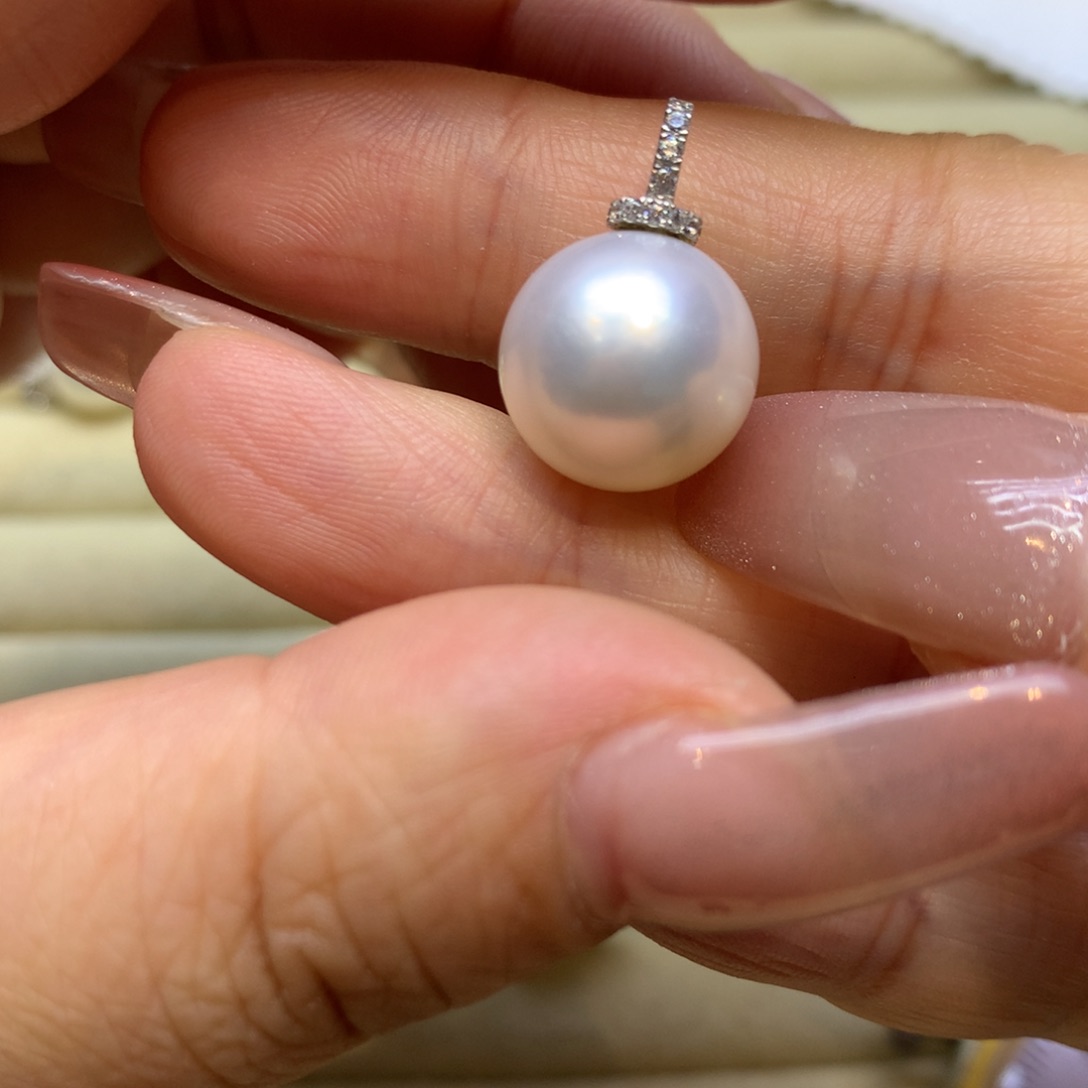 颈饰18K金镶嵌海水珍珠