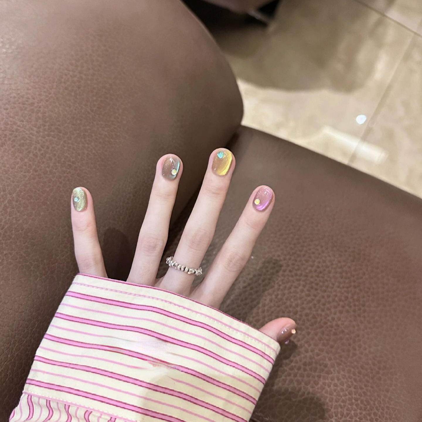 夏日彩虹人鱼珠多巴胺猫眼小短甲显白纯手工穿戴甲